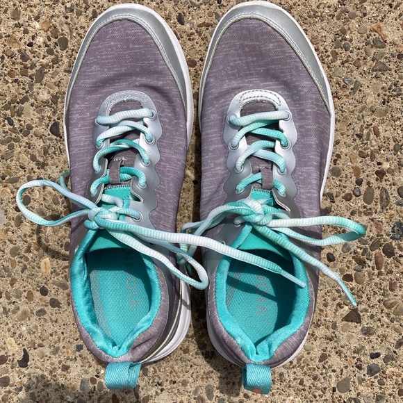 Vionic womens 7.5 cross trainers - Picture 5 of 14